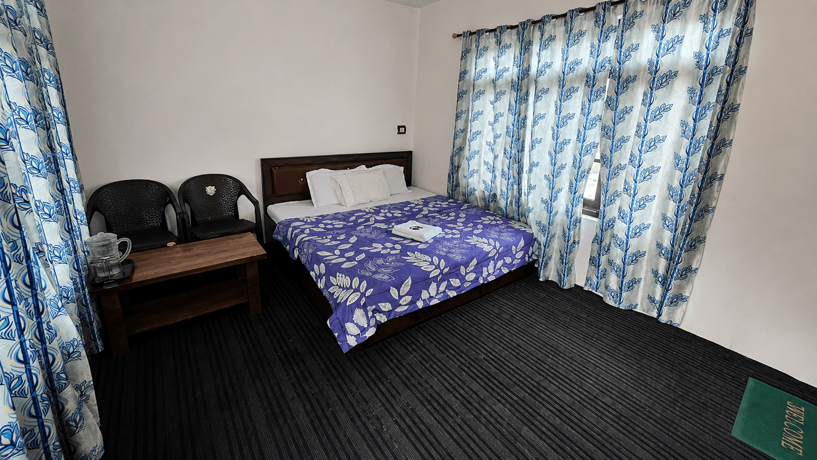 Deluxe Suite Bedside Lounge